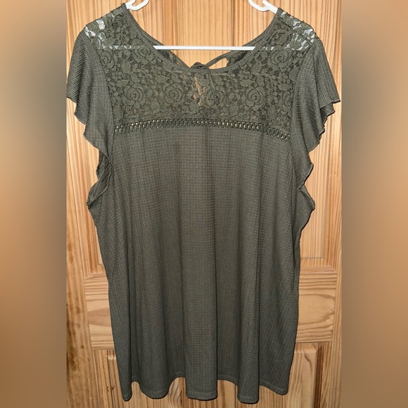 Plus Size TORRID OLIVE GREEN TEXTURED TIE-BACK LACE YOKE SMOCKED TOP - Picture 3 of 6